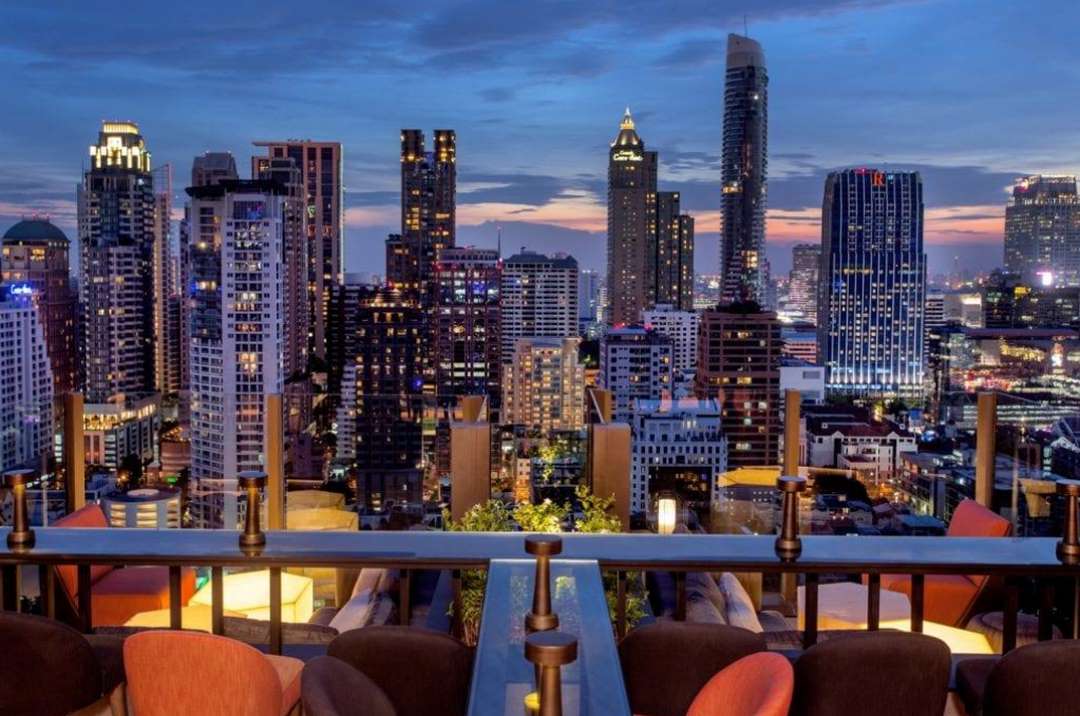 Char Rooftop Bar at Indigo Hotel (tầng 26)