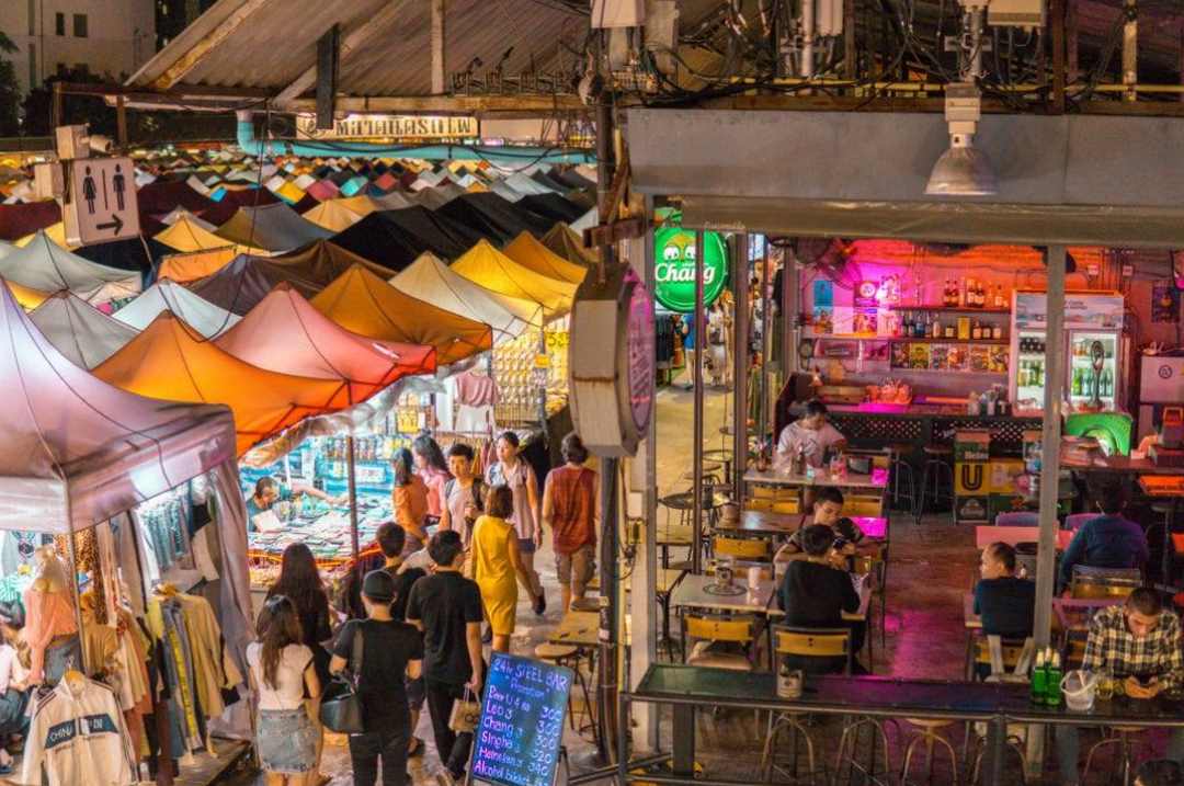 Dạo chơi chợ đêm