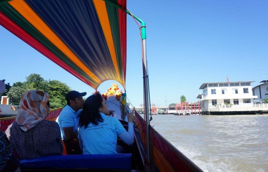 Đi tàu đuôi dài trên kênh Tail Canal