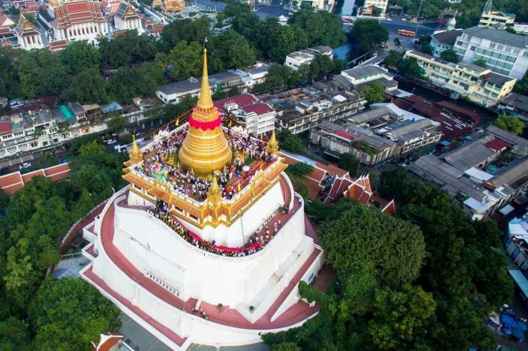 Ngắm hoàng hôn ở Wat Saket (Núi vàng)