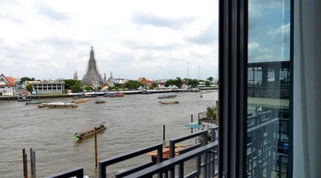 Ngắm view Wat Arun cùng thức uống ngon tuyệt