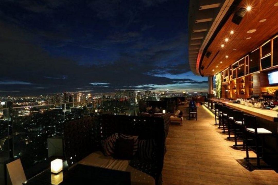 Octave Rooftop Lounge & Bar (tầng 45th)