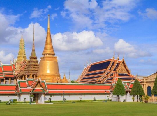 Cung điện Hoàng gia và Đền Phật Ngọc